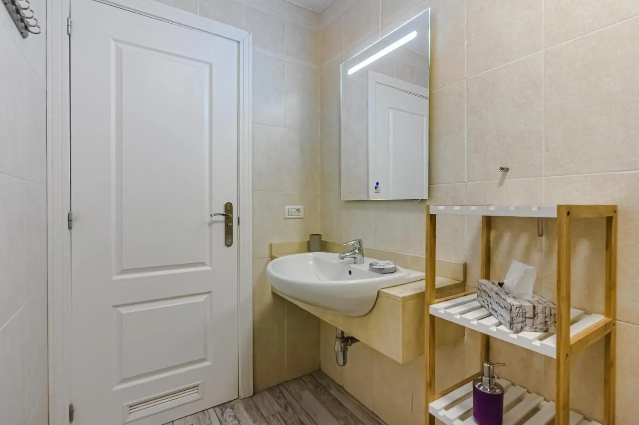 אדחה Cozy Apartment In El Duque By Altamarhomes