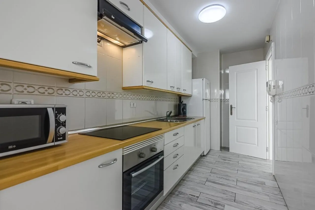 אדחה Cozy Apartment In El Duque By Altamarhomes