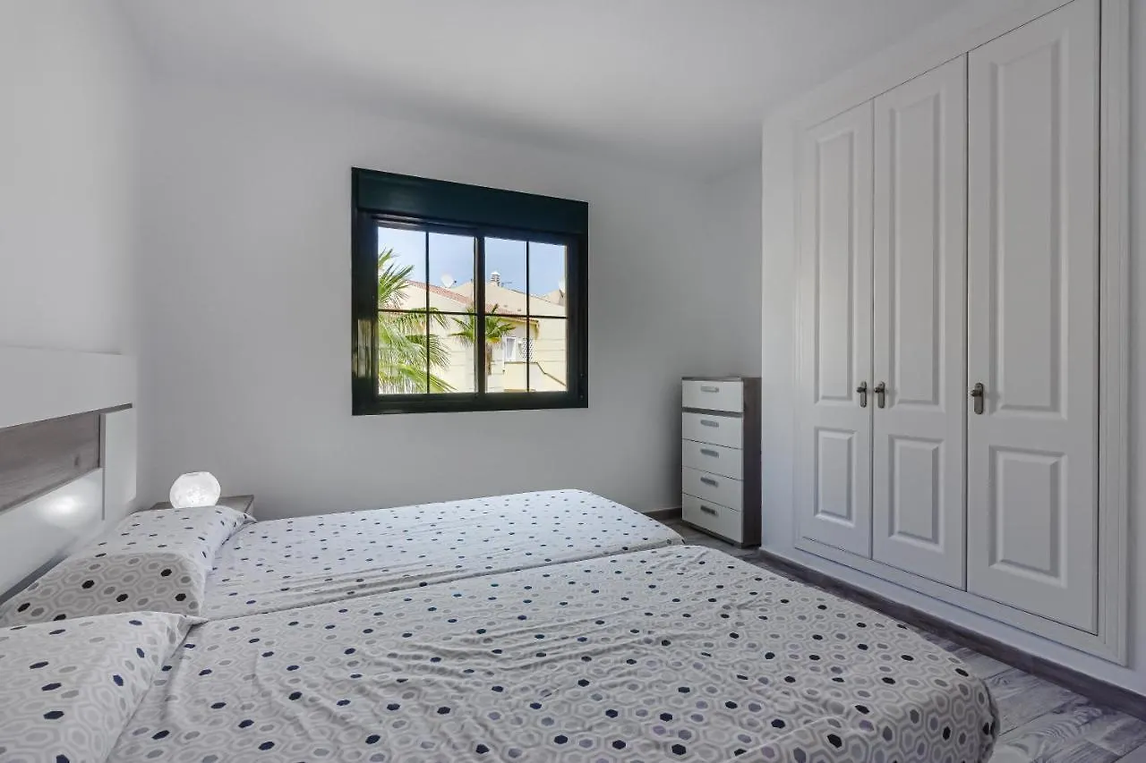 אדחה Cozy Apartment In El Duque By Altamarhomes