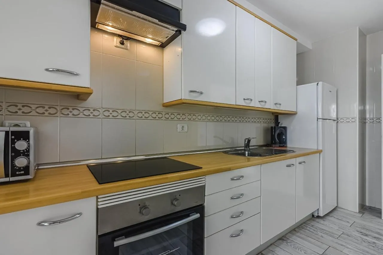 אדחה Cozy Apartment In El Duque By Altamarhomes